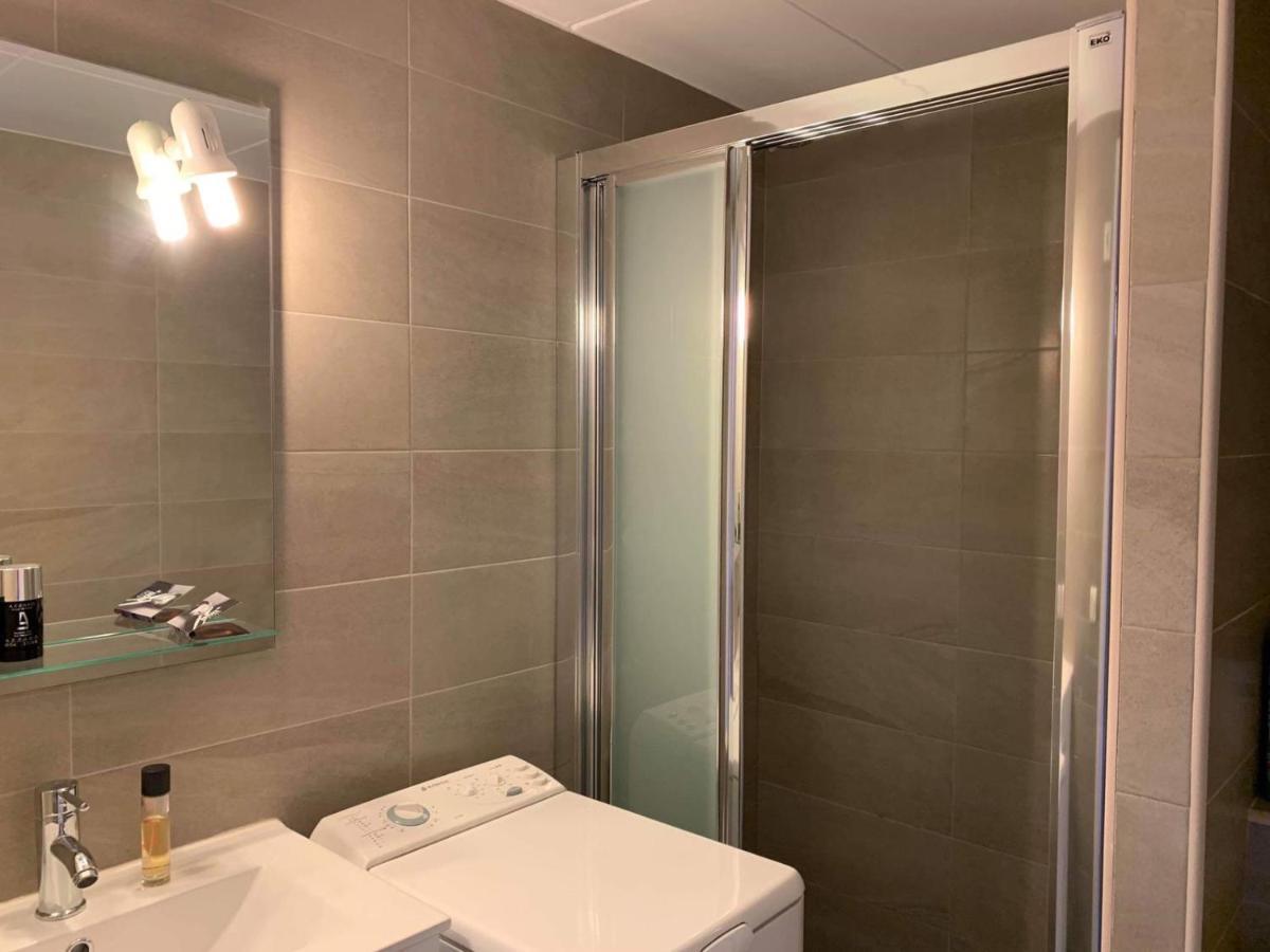 شقة Sylvia 4A - Estudio En Primera Linea De Mar - Centrico - Terraza Vista Mar - Playa - Wifi إمبوريابرافا المظهر الخارجي الصورة