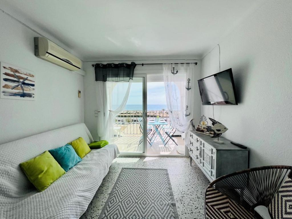 شقة Sylvia 4A - Estudio En Primera Linea De Mar - Centrico - Terraza Vista Mar - Playa - Wifi إمبوريابرافا المظهر الخارجي الصورة